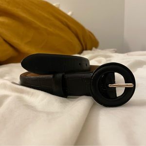 Abercrombie & Fitch black circle buckle belt